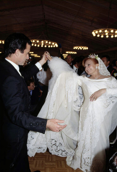Rocío Jurado y José Ortega Cano bailando durante la celebración nupcial