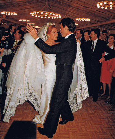 Rocío Jurado y José Ortega Cano bailando durante en el banquete
