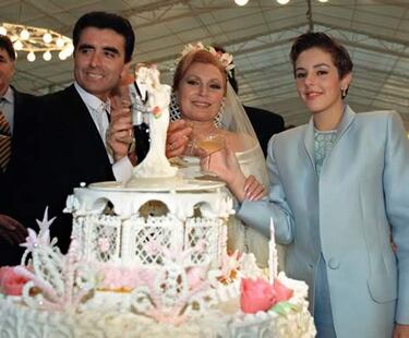 Rocío Jurado, José Ortega Cano y Rocío Carrasco en el banquete posterior a la ceremonia religiosa