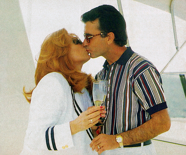 Rocío Jurado y José Ortega Cano besándose