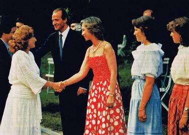 Rocío Jurado y Pedro Carrasco saludan al Rey Juan Carlos y la Reina Sofía