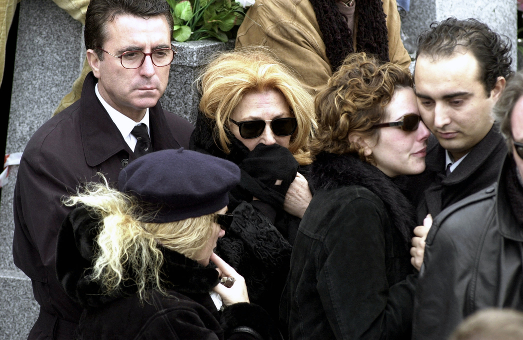 José, Rocío, Gloria, Fidel Albiac y Rocío Carrasco durante el entierro de Pedro