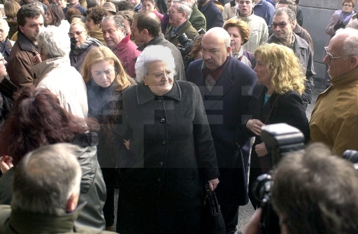 Doña Juana, madre de José Ortega Cano, esposo de Rocío Jurado, a su salida del tanatorio