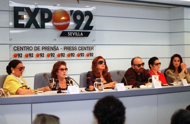 Nati Mistral, Imperio Argentina, Rocío Jurado, Gerardo Vera, Juanita Reina y María Vidal durante la presentación de «Azabache»