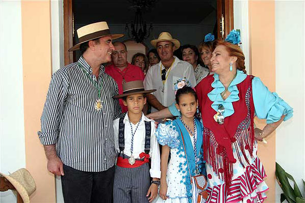 Rocío Jurado y José Ortega Cano junto a sus hijos durante La Romería de El Rocío