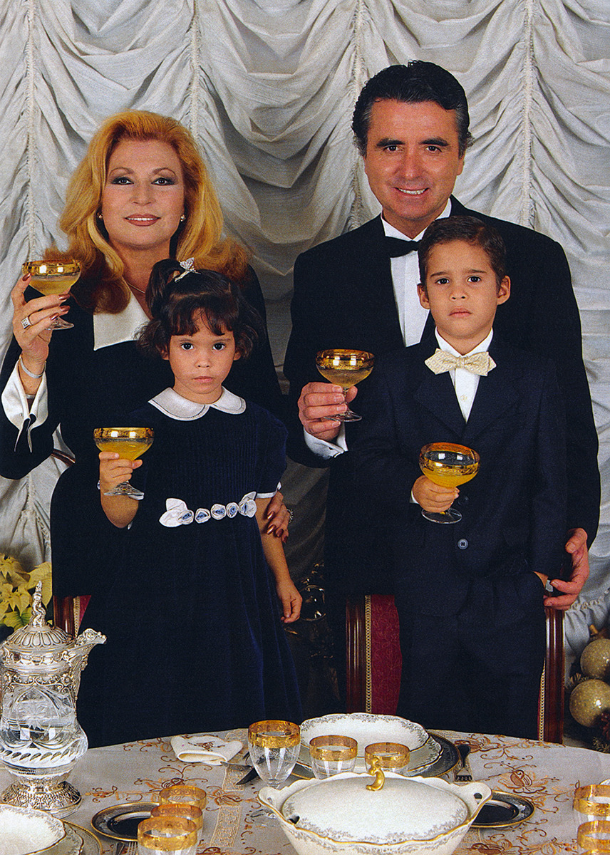 Rocío y José en Navidades con sus hijos José Fernando y Gloria Camila