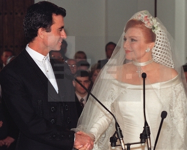 Rocío y José Ortega Cano durante la ceremonia religiosa de su enlace matrimonial