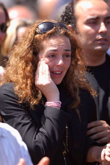 Rocío Carrasco y Fidel Albiac tras el féretro con los restos mortales de su madre