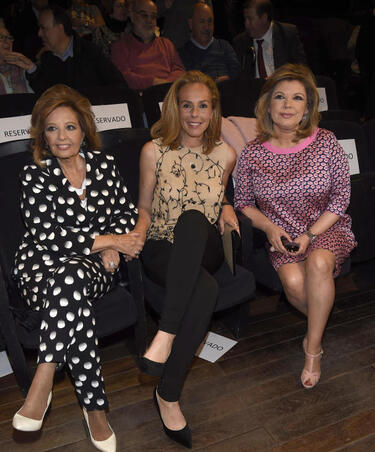 María Teresa Campos, su hija Terelu y Rocío Carrasco en la presentación del sello Rocío Jurado.