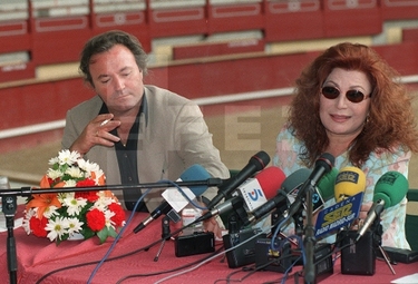 Rocío acompañada de su hermano Amador Mohedano durante la rueda de prensa celebrada en la plaza de toros de Leganés