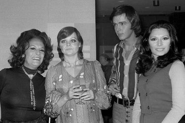 Celia Gámez, Rocío junto a Rocío Dúrcal y Antonio Morales, en la presentación del espectáculo «Fiesta»