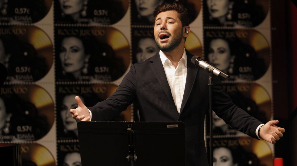 Miguel Poveda León interpretó temas de Rocío durante la presentación del sello Rocío Jurado.