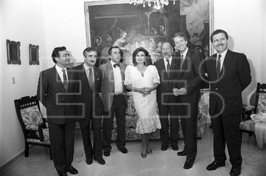 Rocío Jurado, Inocencio Arias y Luis Yañez durante la recepción ofrecida por los reyes de España en la Residencia Consular española de San Juan, Puerto Rico