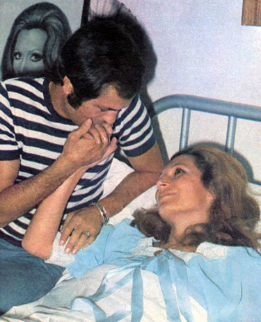 Pedro Carrasco con Rocío en la clínica de Córdoba.