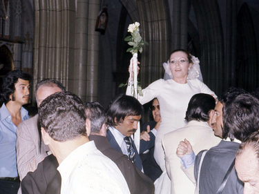 Rocío Jurado es llevada a hombros hasta el interior del santuario de Nuestra Señora de Regla
