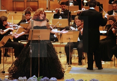 Rocío Jurado durante el concierto que ha ofrecido en el auditorio y centro de congresos de la capital murciana