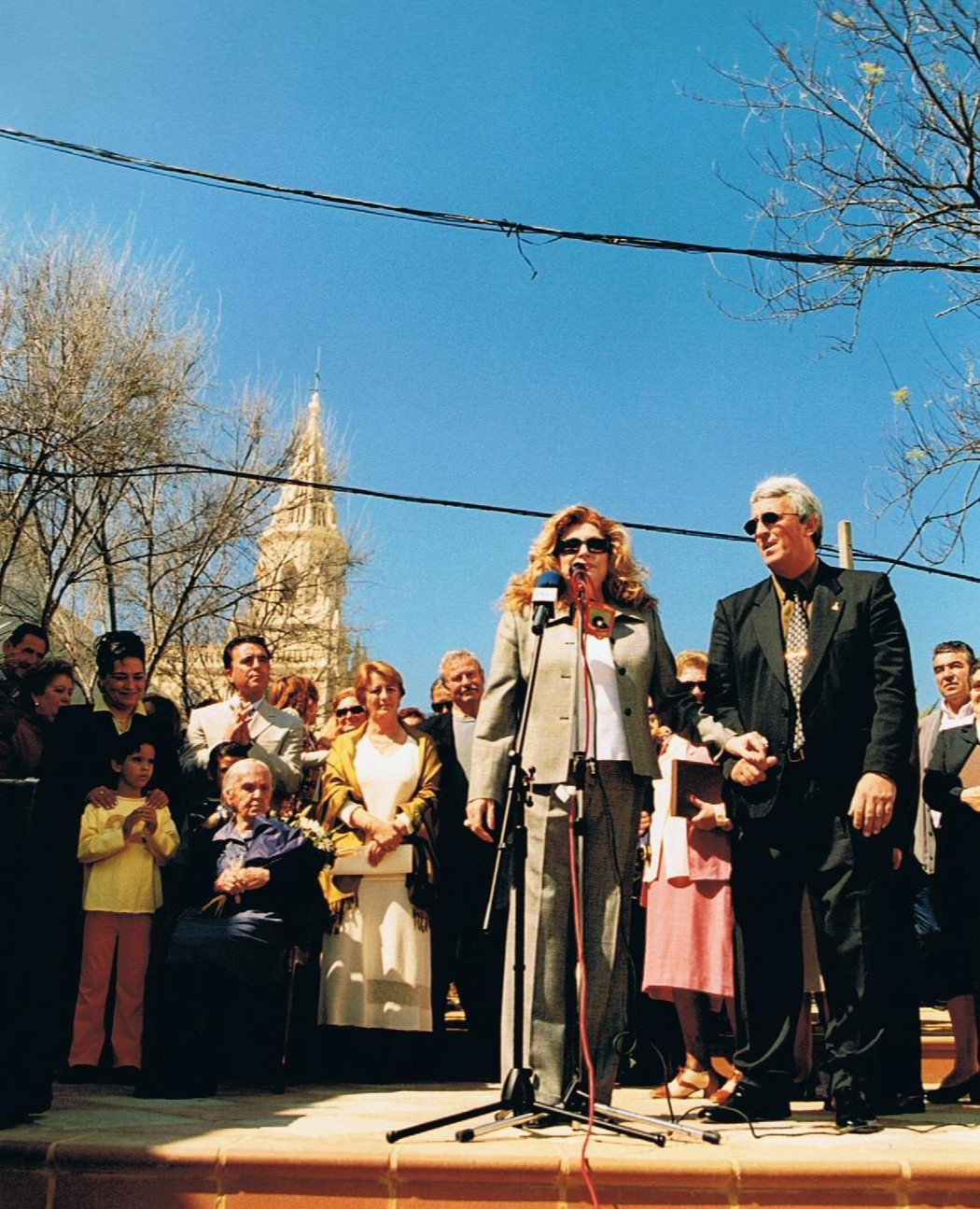 Rocío junto a Manuel Jurado en la inauguración de la calle con el nombre de Rosario Jurado