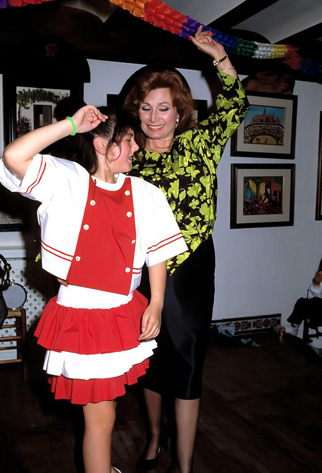 Rocío Jurado bailando con su hija Rocío Carrasco