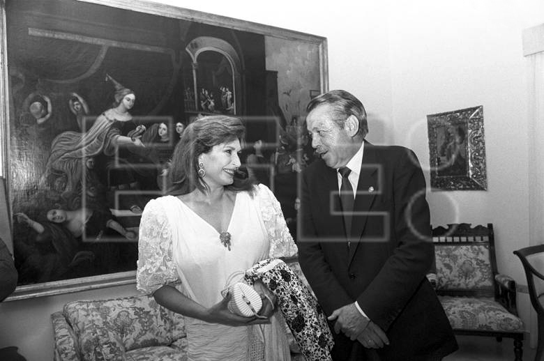 Rocío Jurado durante la recepción ofrecida por los reyes de España en la Residencia Consular española de San Juan, Puerto Rico