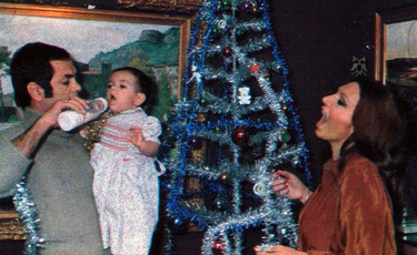 Rocío y Pedro Carrasco con la niña Rociíto en Navidades