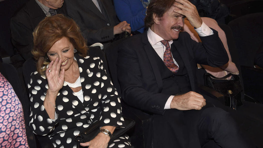 María Teresa Campos y Bigote Arrocet en la presentación del sello Rocío Jurado.