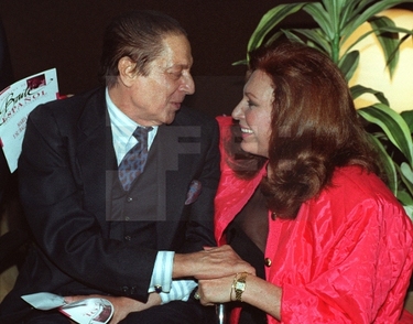 Rocío saluda a Antonio durante el estreno del ballet de María Rosa en el Centro Cultural de la Villa