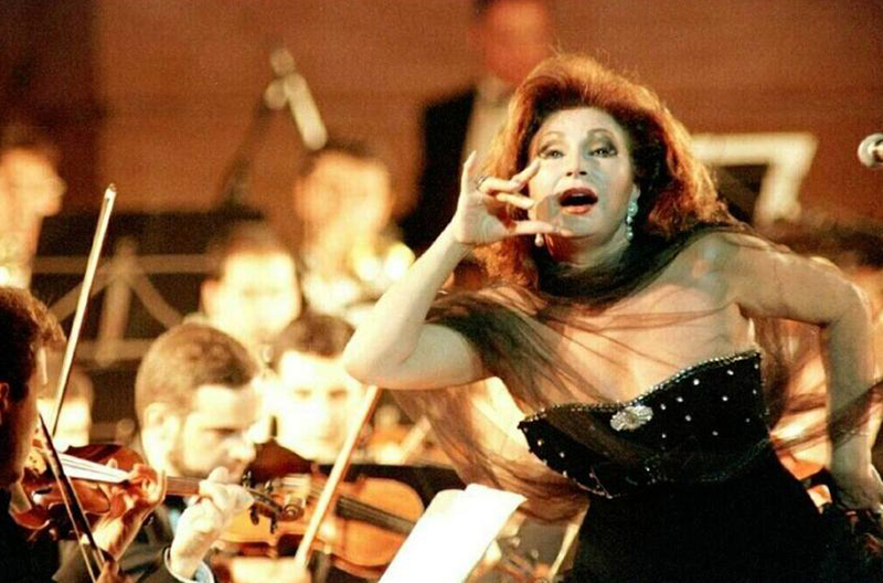 Rocío durante el concierto en el Foro Iberoamericano de La Rábida