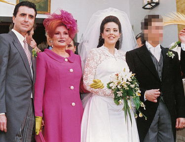 Rocío Carrasco, recién casada, acompañada por José Ortega Cano y Rocío Jurado