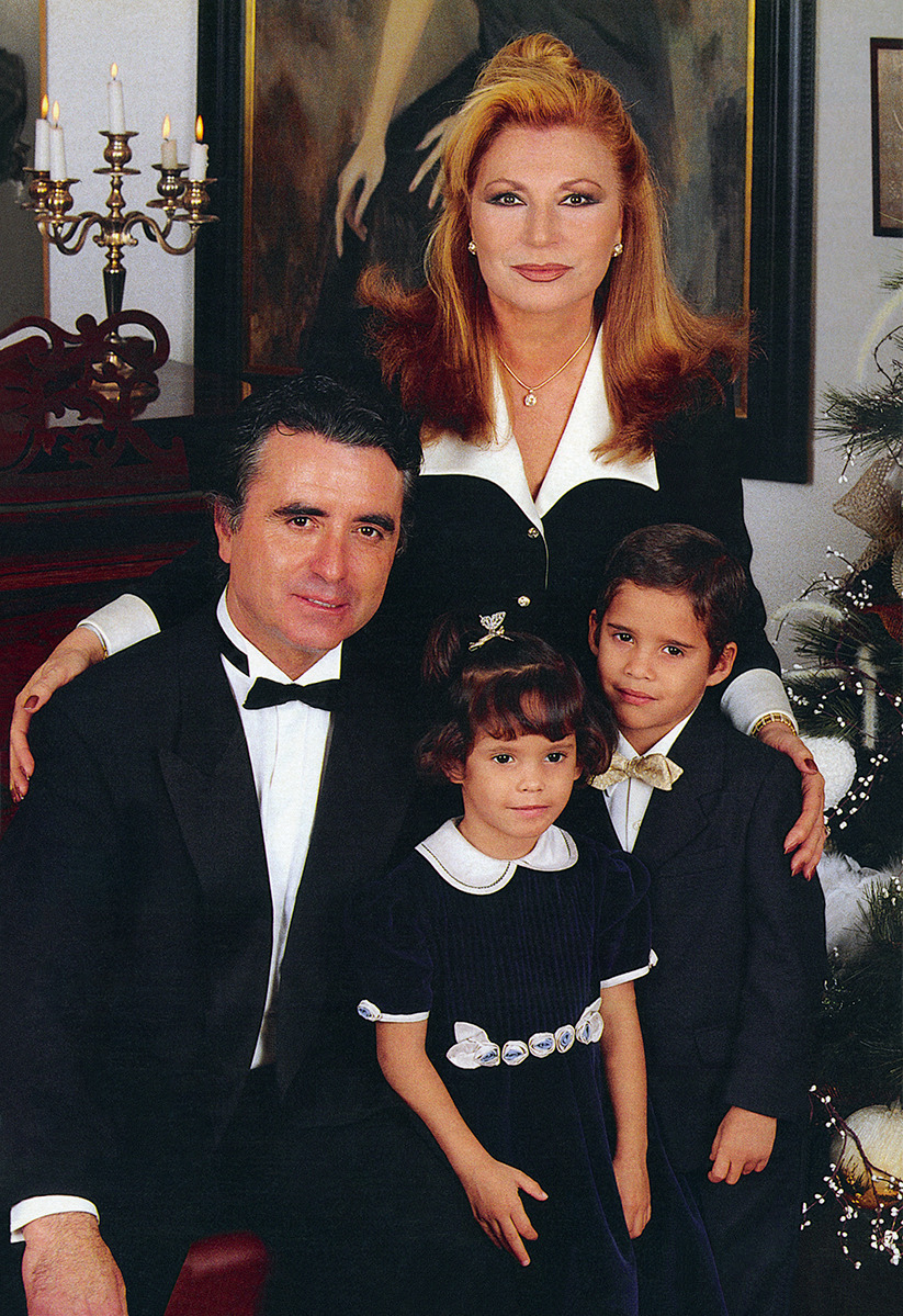 Rocío y José en Navidades con sus hijos José Fernando y Gloria Camila