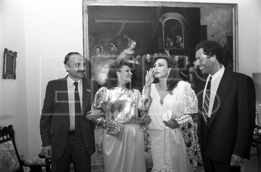 Carmen Sevilla, Rocío Jurado y José Vélez, durante la recepción ofrecida por los reyes de España en la Residencia Consular española de San Juan, Puerto Rico