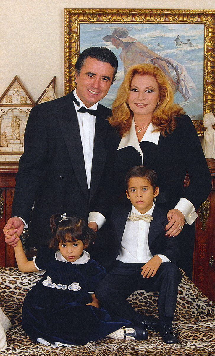 Rocío y José en Navidades con sus hijos José Fernando y Gloria Camila