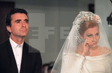 Rocío y José Ortega Cano durante la ceremonia religiosa de su enlace matrimonial