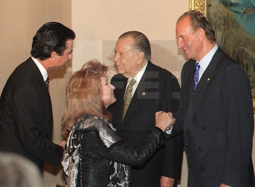 Rocío y José Ortega Cano saludan al rey Juan Carlos y al presidente de Venezuela, Rafael Caldera