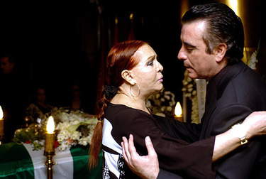 Sara Montiel da el pésame a José Ortega Cano en la capilla ardiente de Rocío Jurado