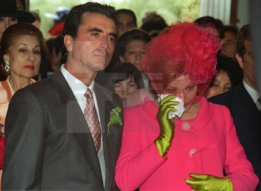 Rocío y José Ortega Cano durante la ceremonia religiosa del enlace de su hija Rocío Carrasco