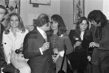 Carmen Sevilla, José Luis López Vázquez, Rocío Jurado, Emma Cohen y Máximo Valverde durante un encuentro