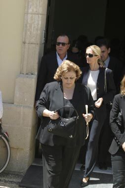 Julio Iglesias acude con su mujer Miranda al funeral de Rocío Jurado