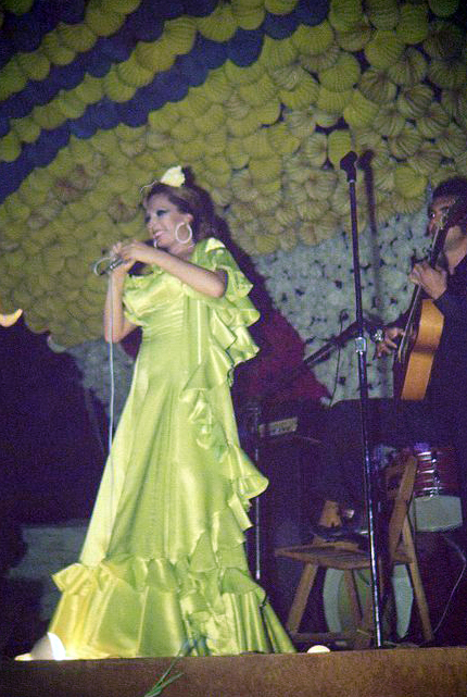 Rocío actuando