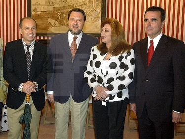Rocío, José Ortega Cano, Alfredo Sánchez Monteseirin y José Manuel Soto durante la entrega de premios
