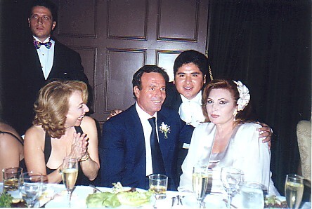 Rocío Jurado y Julio Iglesias fueron los padrinos de boda de Betty Pino