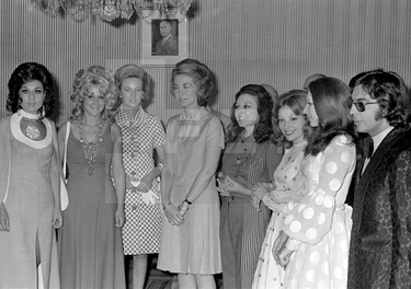 Sofía de España, Gracia Montes, Marisa Medina, Pilar de Borbón, Lolita Sevilla, Rosalía, Rocío y Alfonso Santisteban