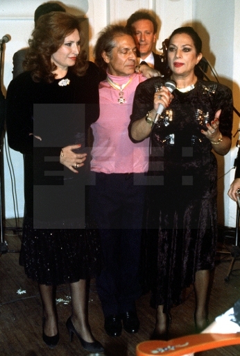 Rocío junto al bailarín Antonio y Lola Flores, durante la entrega del premio «Andaluza del año»